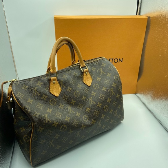 Louis Vuitton Speedy 35 Monogram Handbag. - Picture 3 of 15